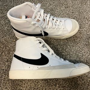 Nike Blazer Mid '77 Vintage Women's Shoes- size 7.5. Excellent condition.